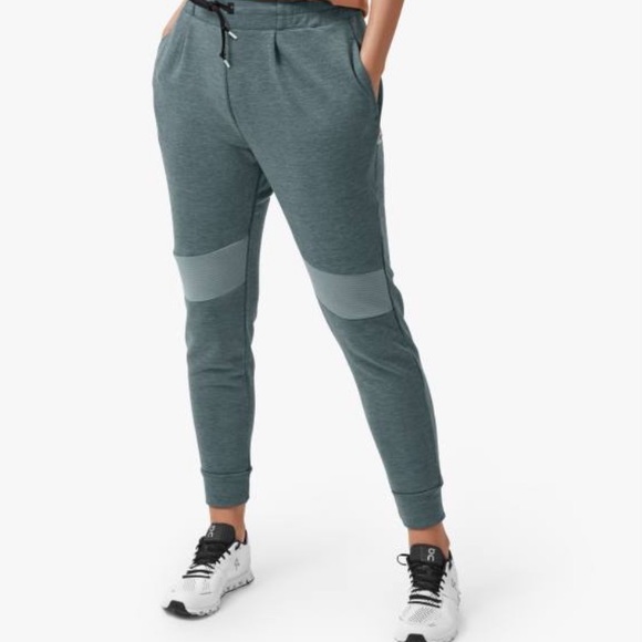 NWOT- On Running Sweat Pants - Picture 1 of 4